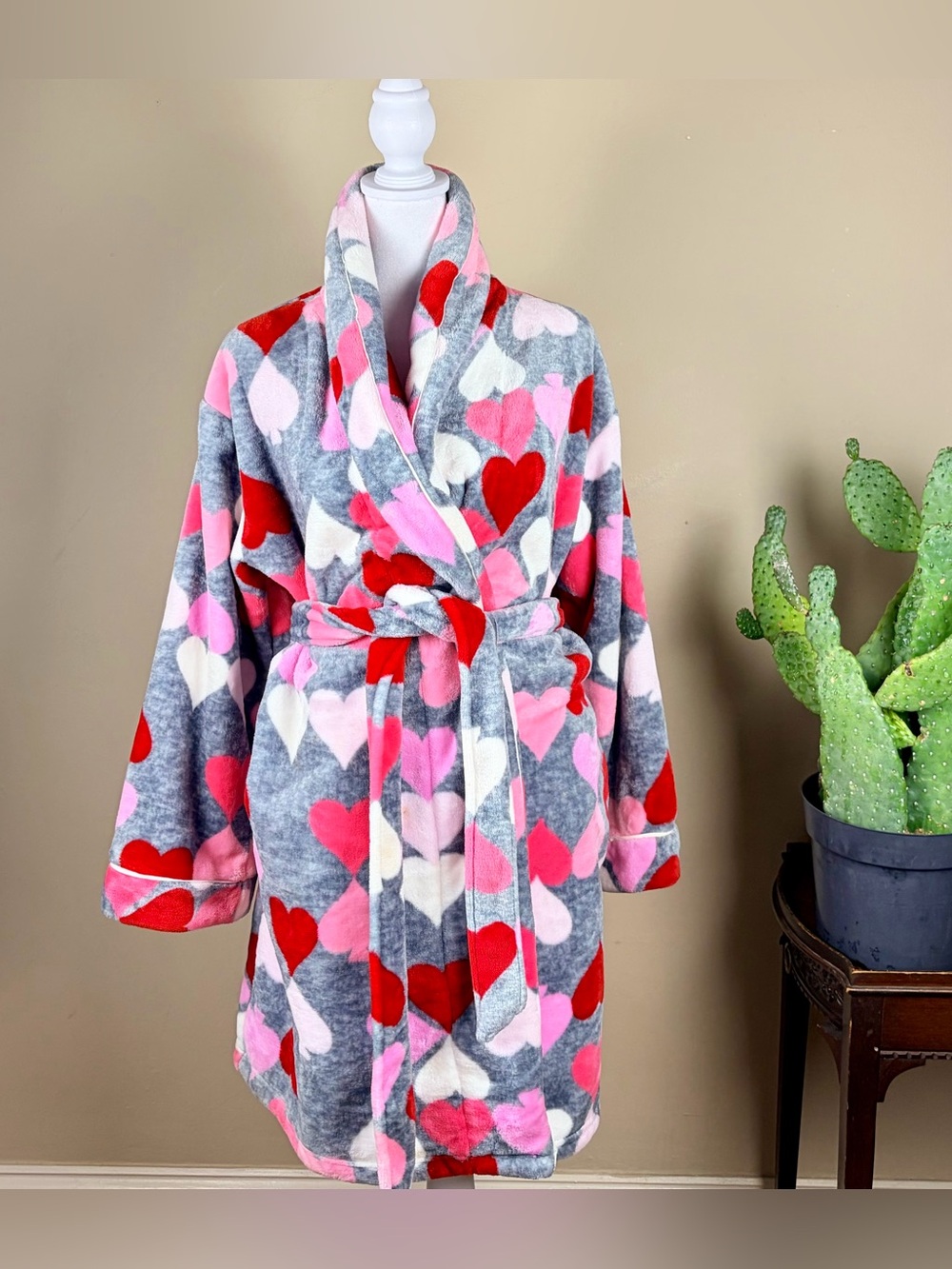 Kate Spade Plush Hearts Robe Size M Super Soft Glam Staycation Gray Pink
